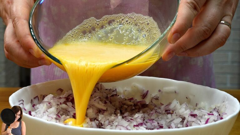 5 Easy Steps to Pour Eggs Over Onions for a Deliciously Simple Dish!