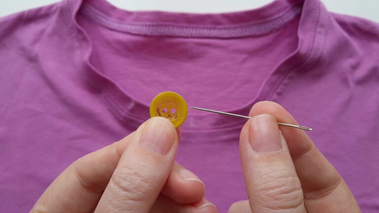 7 Genius Tips to Fix a Loose Neckline in Minutes – Quick and Easy DIY Techniques!