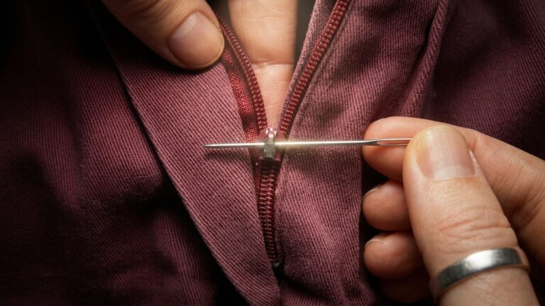 Quick 2-Minute Fix for Your Broken Zipper That Works Every Time!
