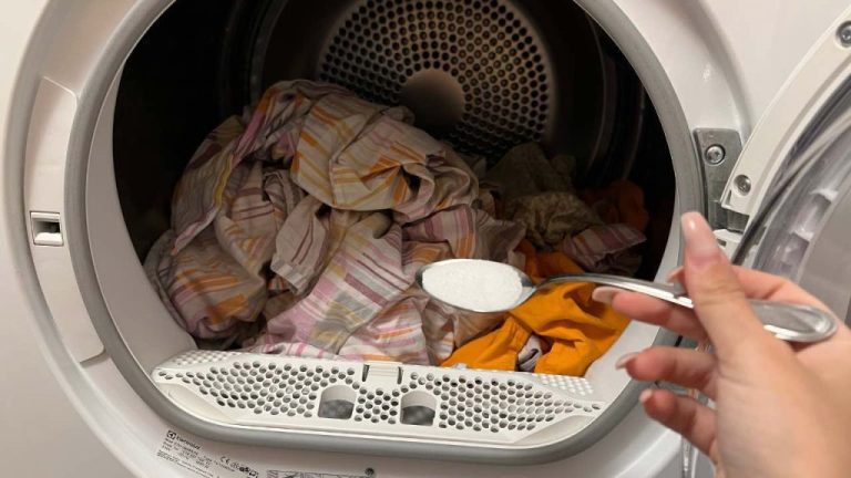 Get Bright White Cloths Instantly with Just One Spoonful in the Washer