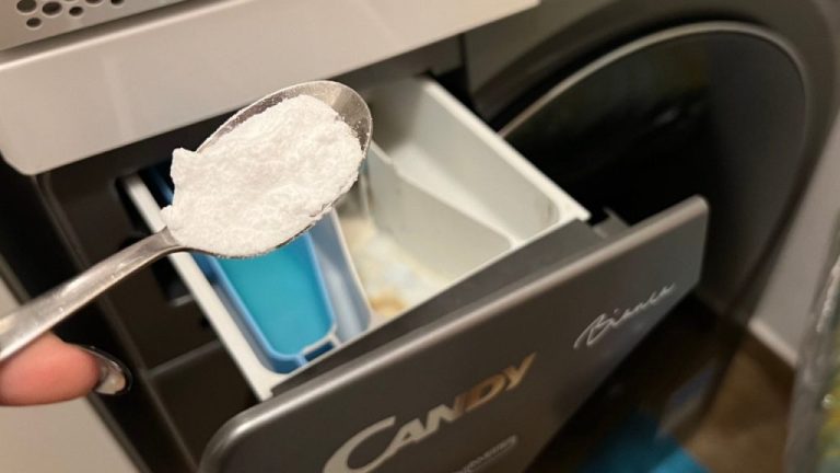 Add Half a Cup of Baking Soda to Your Washer to Solve These 5 Common Issues