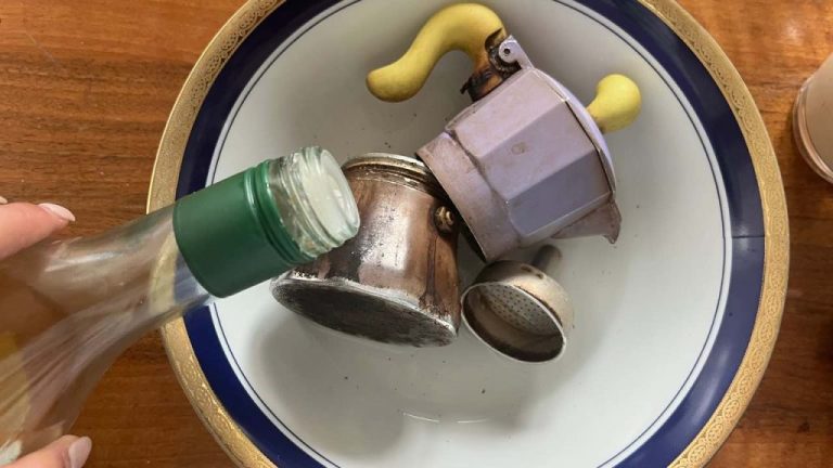 The Grandma’s Trick for a Sparkling Moka: Make Your Coffee Irresistible