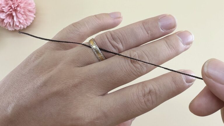 5 Simple Steps to Easily Remove a Stuck Ring from Your Finger